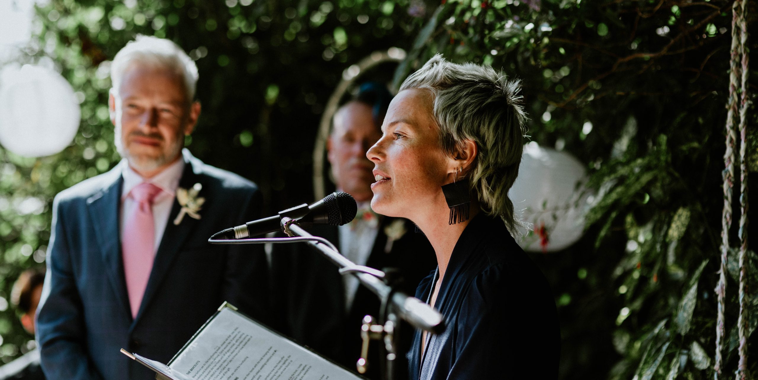 Julie Hall Hall wedding celebrant, outdoor marriage in Brighton.